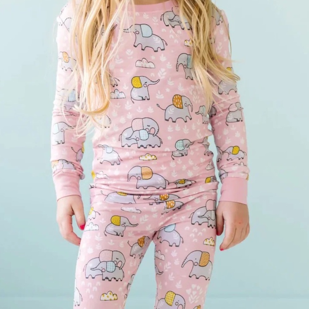 LITTLE SLEEPIES ELEPHANT SNUGGLES (short sleeve)